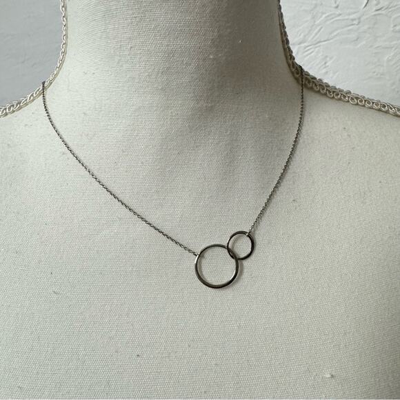 Old Robin 925 Silver Chain Necklace Circle Pendant Delicate Minimalist Jewelry - Picture 2 of 7